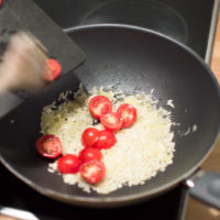 preparazione spaghetti di carote al ragù