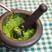 preparazione pesto alla genovese