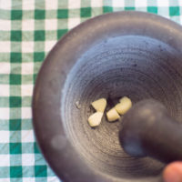 preparazione pesto alla genovese