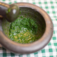 preparazione pesto alla genovese