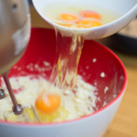 preparazione torta alle mandorle senza glutine