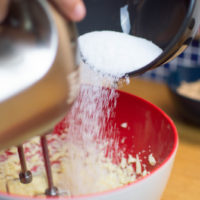 preparazione torta alle mandorle senza glutine