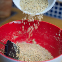 preparazione torta alle mandorle senza glutine